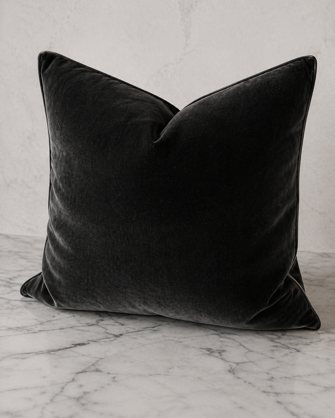 ONYX VELVET CUSHION